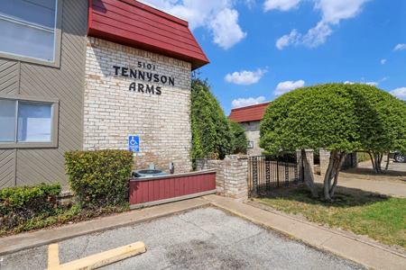 Tennyson-Arms 11
